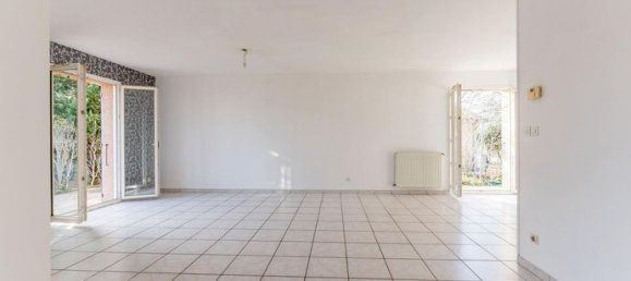 4 bedrooms House in Rhone, France No. 289670 2