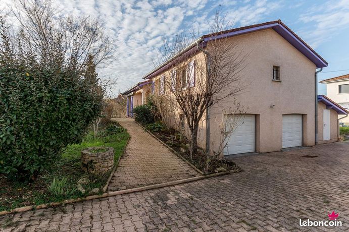 4 bedrooms House in Rhone, France No. 289670