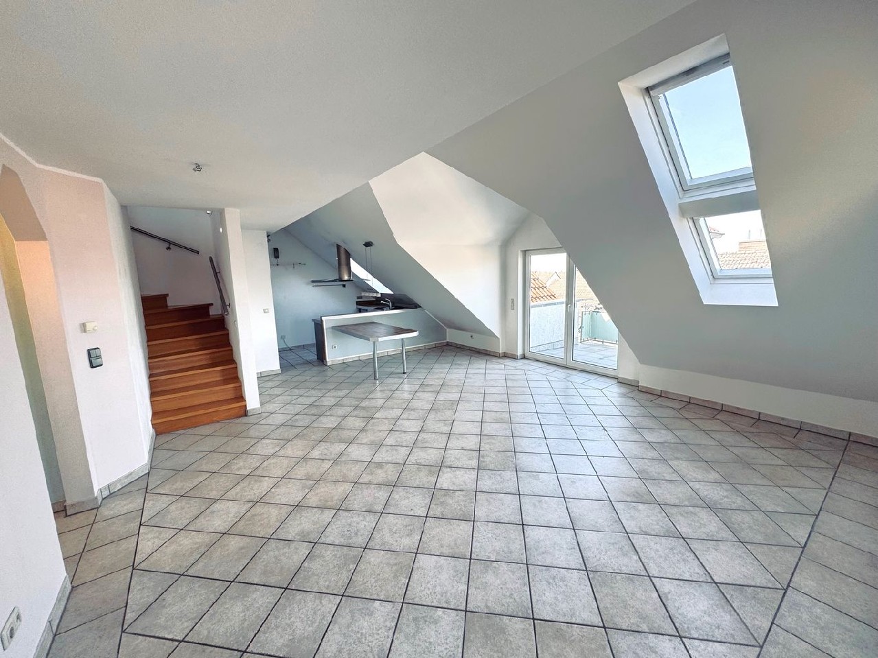 Дуплекс с 4 комнатами в Оффенбах, Германия № 202661