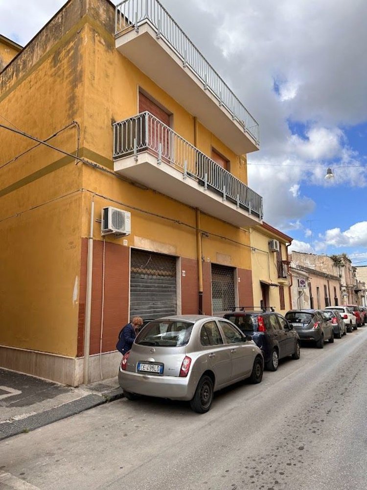 600m² Building in Noto, Italy No. 59783