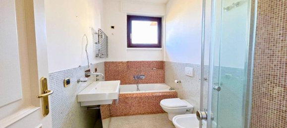 Apartamento de 4 habitaciónes en Besana in Brianza, Italy No. 34118 12