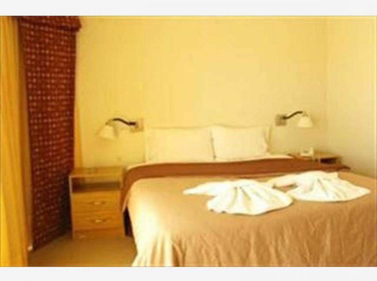 1800m² Hotel in Canuelas, Argentina No. 27342