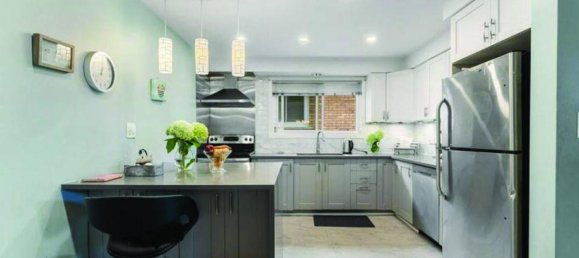 6 bedrooms House in Hamilton, Canada No. 298 6