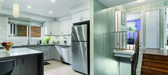 6 bedrooms House in Hamilton, Canada No. 298 5