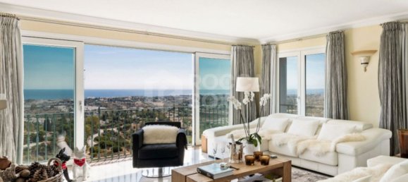 5 bedrooms Penthouse in Benahavis, Spain No. 88837 2