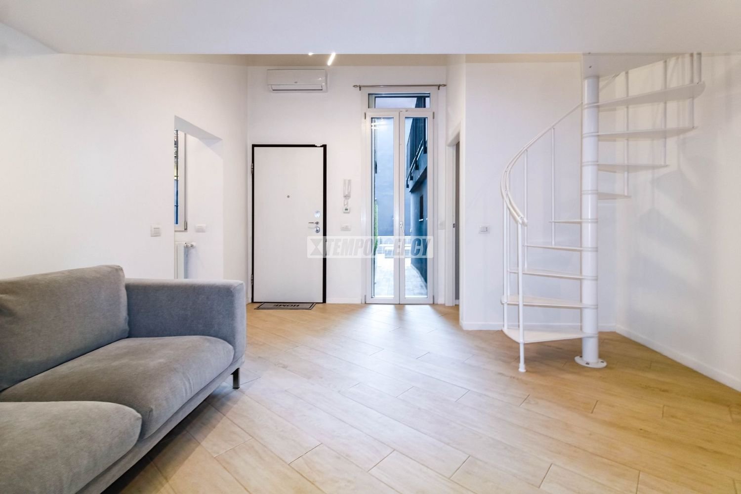 Studio à Milan, Italy No. 241211