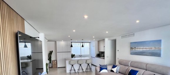 Apartamento de 3 dormitorios en Marbella, Spain No. 148184 10