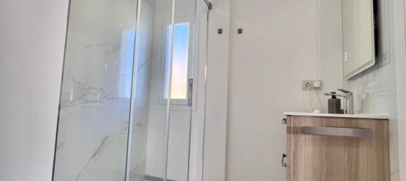 Apartamento de 3 dormitorios en Marbella, Spain No. 148184 4