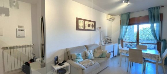 3 rooms Apartment in Rome, Italy No. 19073 2