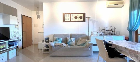 3 rooms Apartment in Rome, Italy No. 19073 5