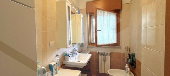 3 rooms Apartment in Rome, Italy No. 19073 17
