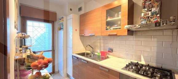 3 rooms Apartment in Rome, Italy No. 19073 8