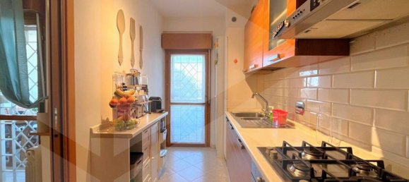 3 rooms Apartment in Rome, Italy No. 19073 9