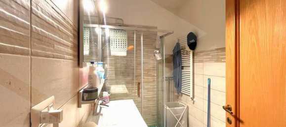 3 rooms Apartment in Rome, Italy No. 19073 18