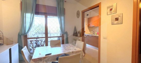 3 rooms Apartment in Rome, Italy No. 19073 4