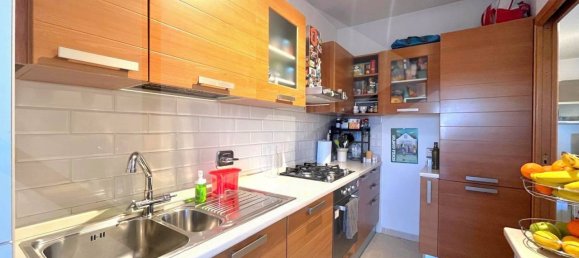 3 rooms Apartment in Rome, Italy No. 19073 10