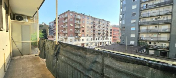 1 bedroom Apartment in Milan, Italy No. 285474 6