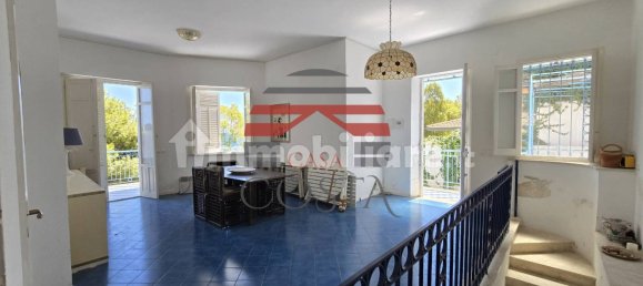 4 bedrooms Villa in Palermo, Italy No. 320537 22