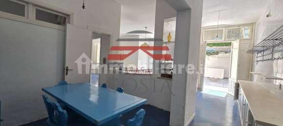 4 bedrooms Villa in Palermo, Italy No. 320537 38