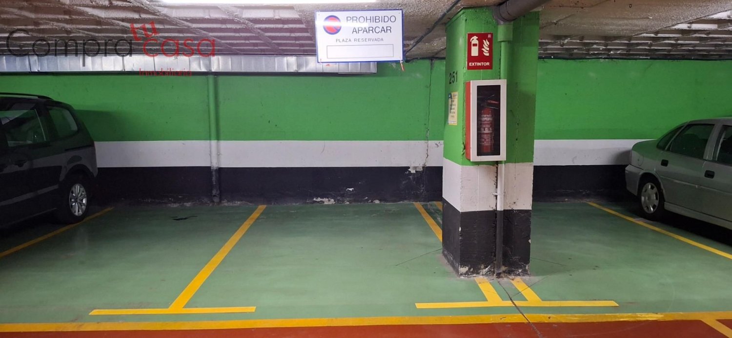  Garage in Segovia, Spain No. 210360