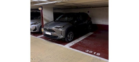 Parkplatz in Neuilly-sur-Seine, France, Nr. 317595 2