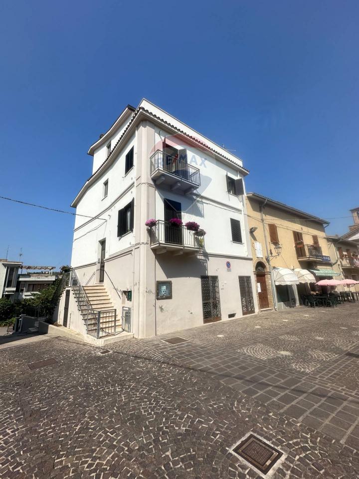 Дом с 12 комнатами в Кастиленти, Италия № 130803