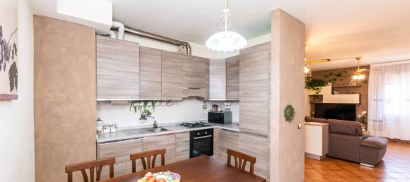 Квартира с 3 спальнями в Пистоя, Италия № 349000 15