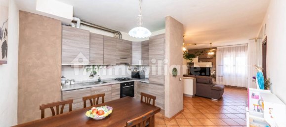 Квартира с 3 спальнями в Пистоя, Италия № 349000 16