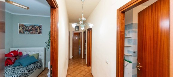 Квартира с 3 спальнями в Пистоя, Италия № 349000 31