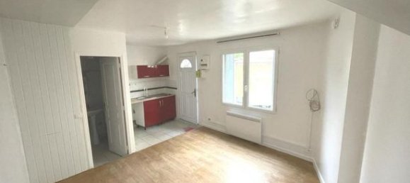 Estudio en Gagny, France No. 308401 2