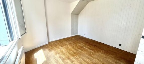 Estudio en Gagny, France No. 308401 3