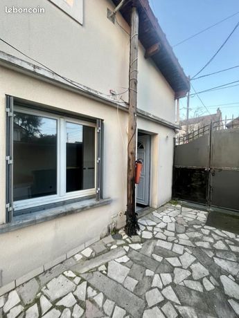 Estudio en Gagny, France No. 308401