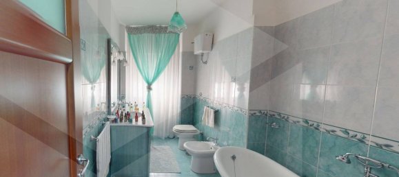 3-salle Appartement à Pomigliano d'Arco, Italy No. 24628 10