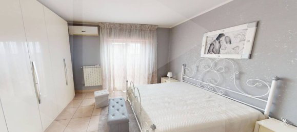 3-salle Appartement à Pomigliano d'Arco, Italy No. 24628 4