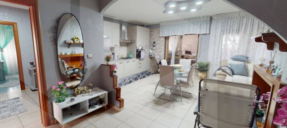 3-salle Appartement à Pomigliano d'Arco, Italy No. 24628 16