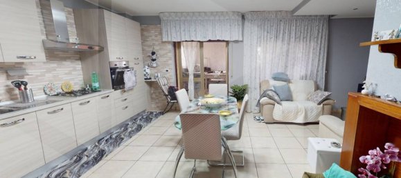 3-salle Appartement à Pomigliano d'Arco, Italy No. 24628 17