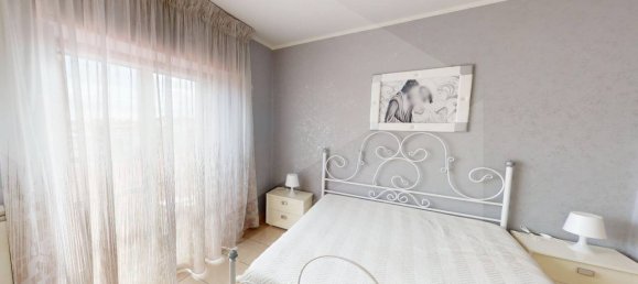 3-salle Appartement à Pomigliano d'Arco, Italy No. 24628 6