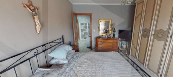 3-salle Appartement à Pomigliano d'Arco, Italy No. 24628 12