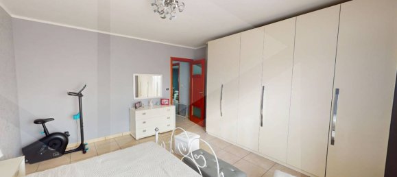 3-salle Appartement à Pomigliano d'Arco, Italy No. 24628 5