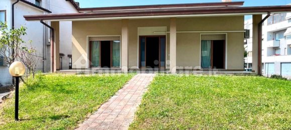 3 Schlafzimmer Villa in Pordenone, Italy, Nr. 280771 2