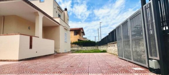 3 bedrooms Villa in Giugliano in Campania, Italy No. 292027 4