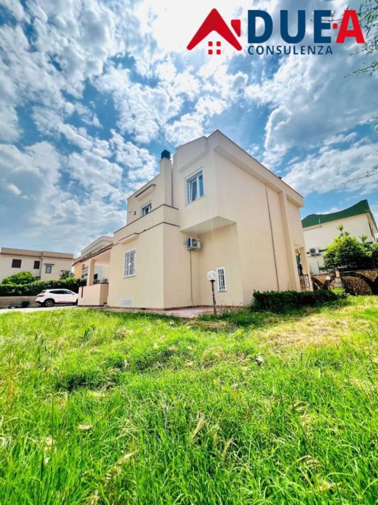 3 bedrooms Villa in Giugliano in Campania, Italy No. 292027