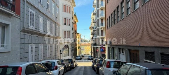 Apartamento de 2 dormitorios en Trieste, Italy No. 137453 20