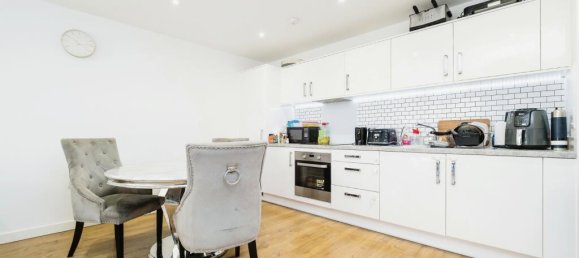 1 bedroom Apartment in Beckton, United Kingdom No. 11455 2