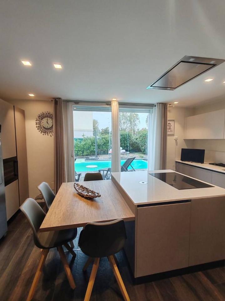 Villa de 5 habitaciónes en San Giuliano Milanese, Italy No. 33372