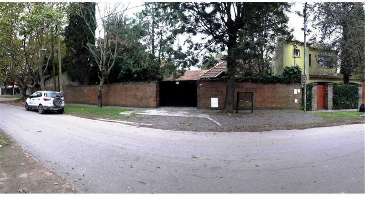 4 bedrooms House in Berazategui, Argentina No. 63856