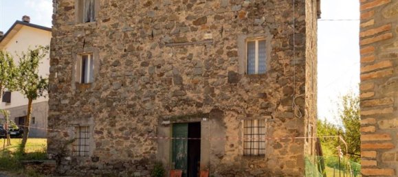 Дом с 7 комнатами в Монтефьорино, Италия № 169299 32