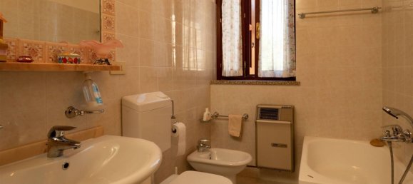 Дом с 7 комнатами в Монтефьорино, Италия № 169299 30