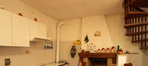 Дом с 7 комнатами в Монтефьорино, Италия № 169299 7