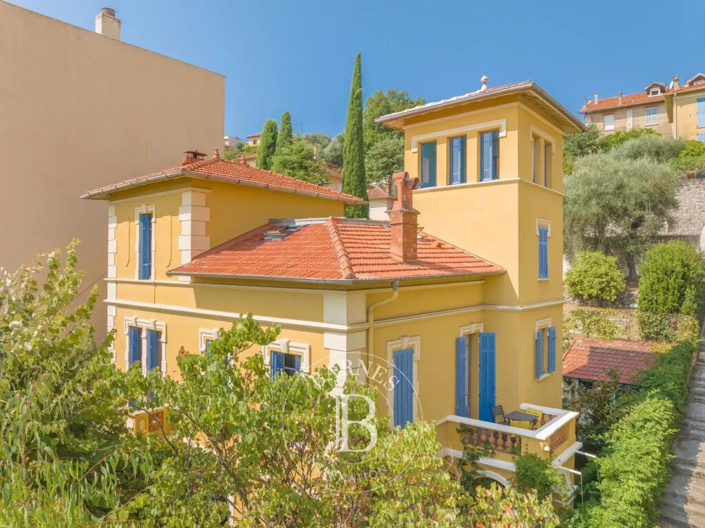 5 bedrooms Villa in Grasse, France No. 340811